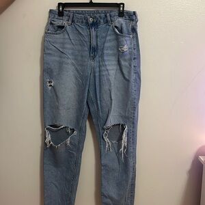 American Eagle Jeans. Strigid mom jeans light wash. Size 12.